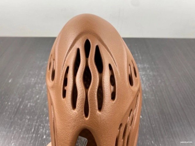 Adidas HP5335 Yeezy RNR Red Foam Clay 0818